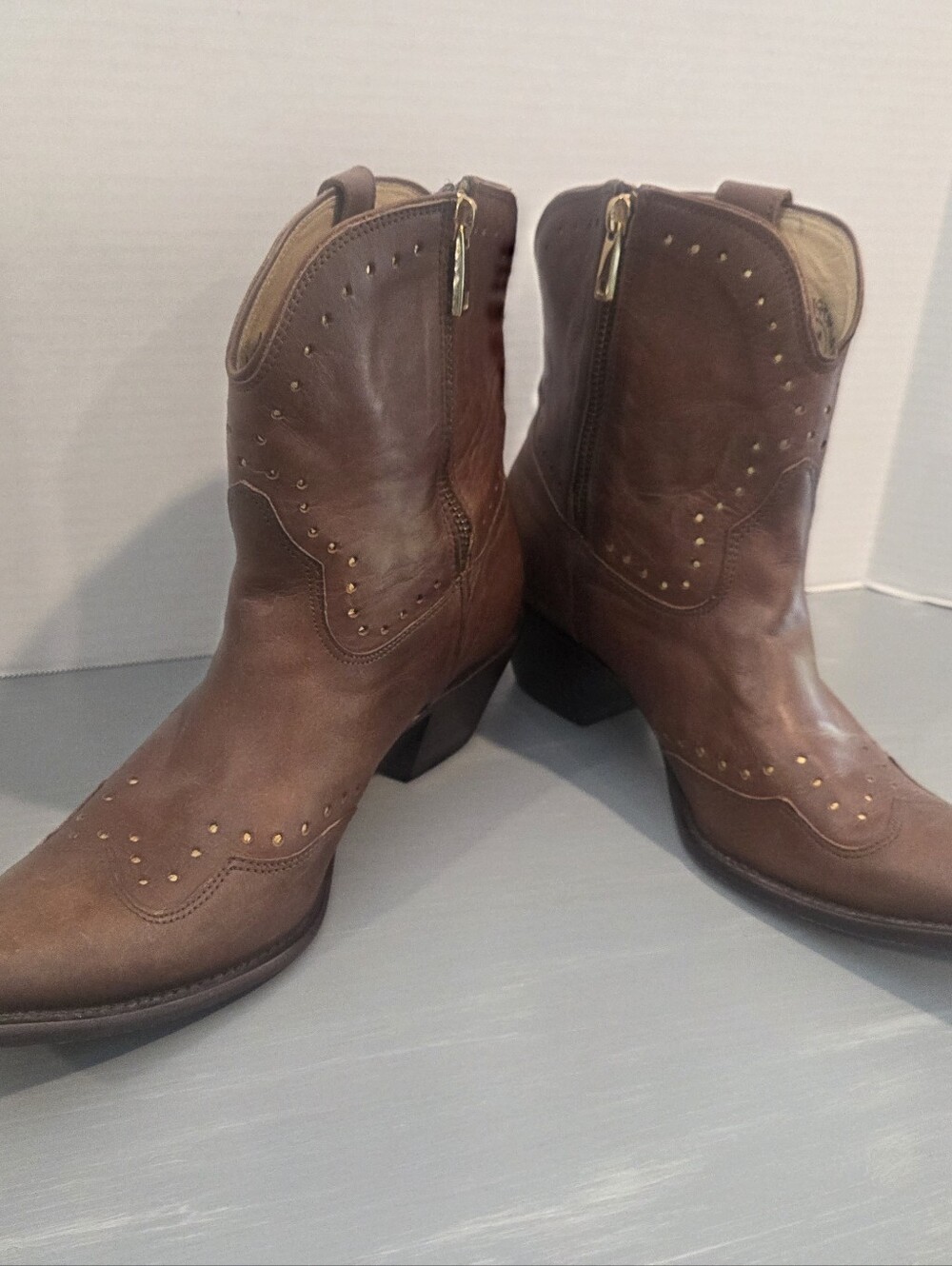 Lucchese Charlie 1 Horse Brown Studded Western Ankle Boots - Women size 9 - Picture 6 of 13